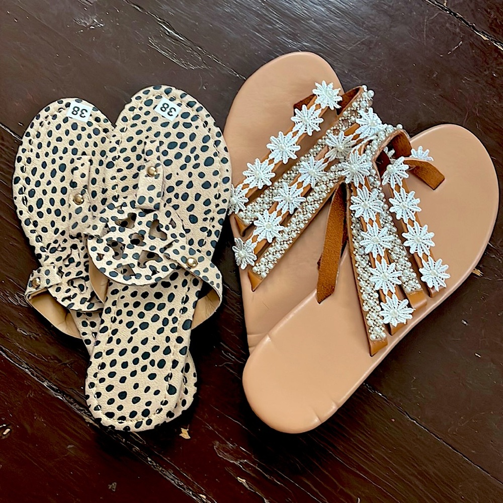 Lot of two sandals - daisies & leopard print